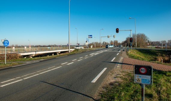 De kruising van de Leeghwaterweg N515 met de Zuiderweg