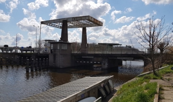 Brug Krommenie vanaf water