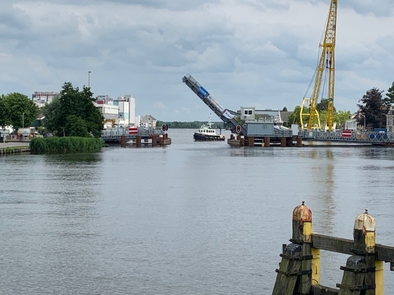 Tijdelijke brug vrijwel gereed