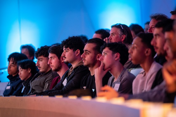 Studenten luisteren tijdens VTi Today Tomorrow naar de lezing van Marc van der Meer, bijzonder hoogleraar arbeidsmarktonderwijs